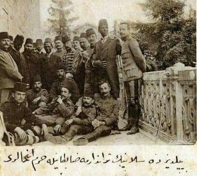 Yıldız'da Selanik jandarma zabitanıyla harem ağaları