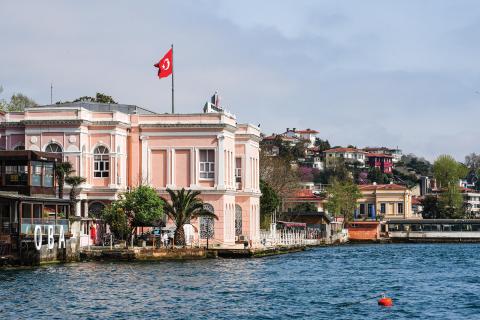 Baltalimanı Sahilsarayı - Şimdi kemik hastanesi ve üniversite lokalidir.