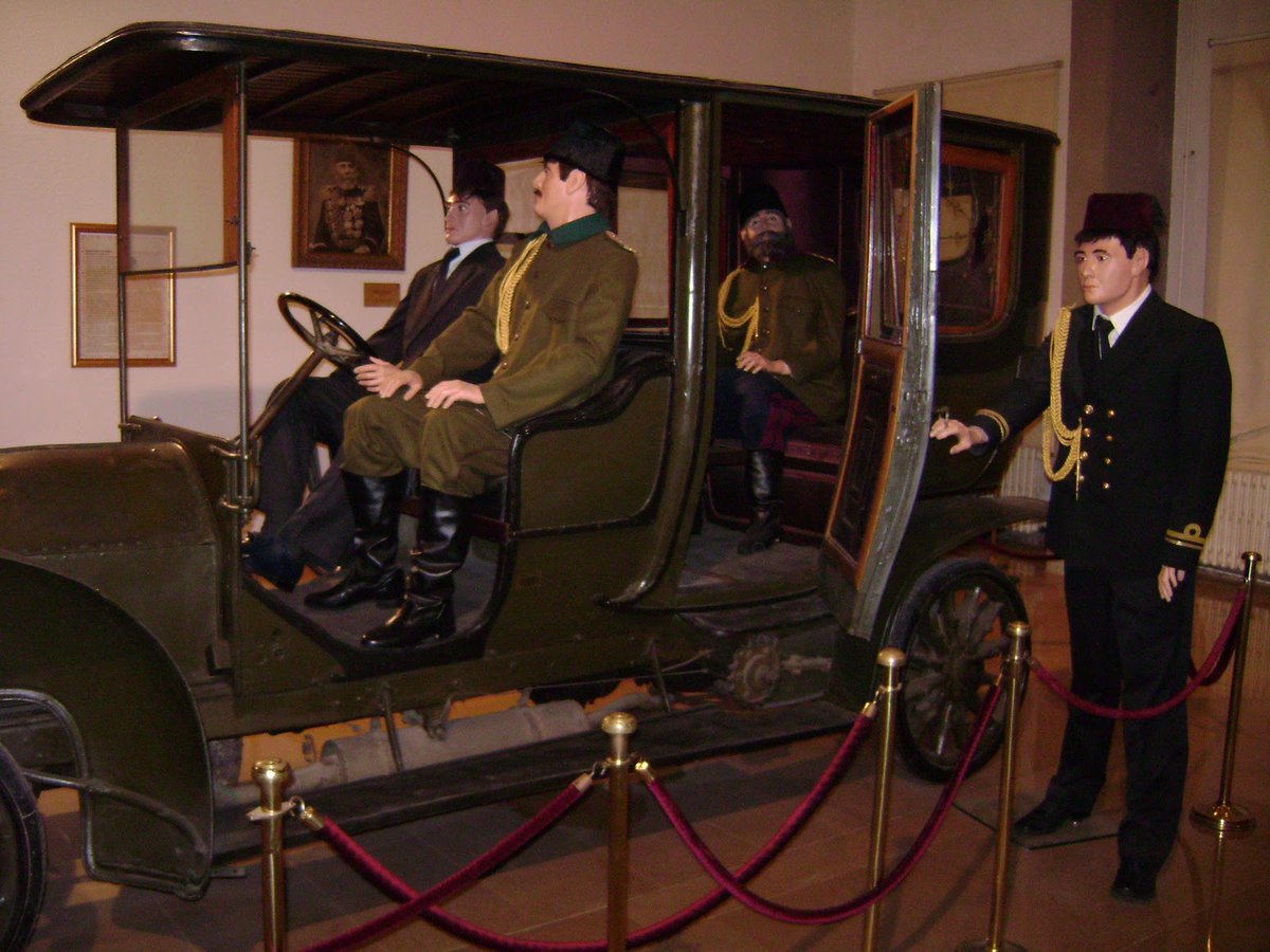 Askeri müzede Mahmud Şevket Paşanın otomobili