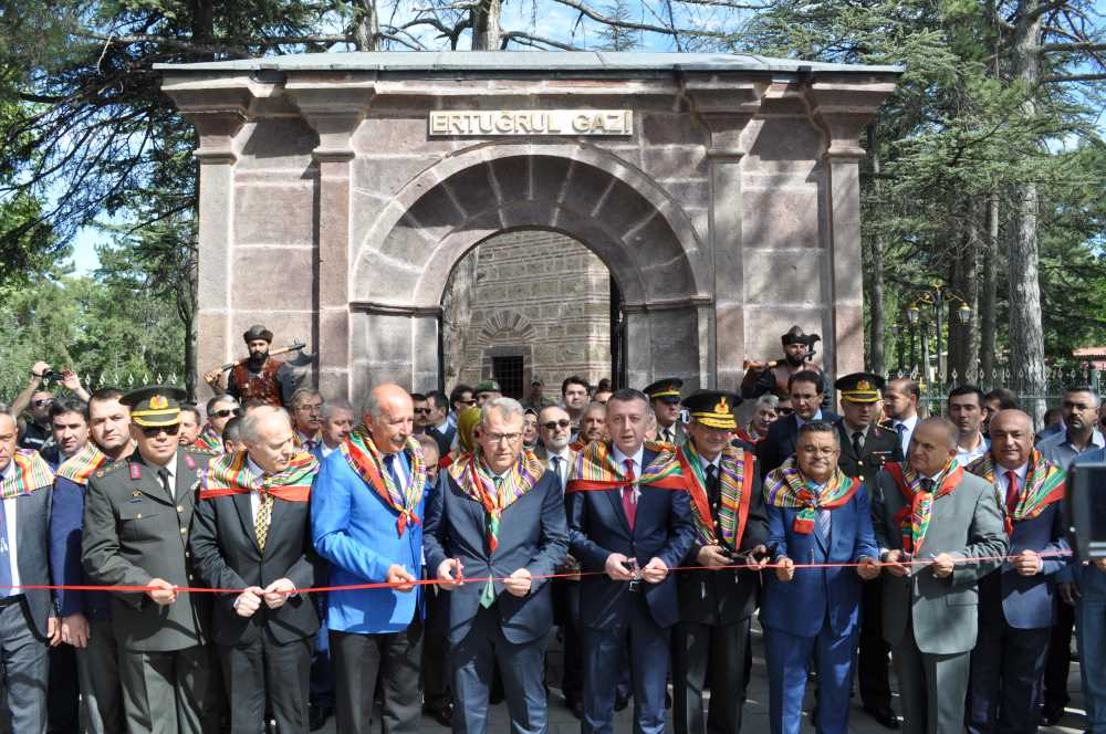 Söğüt Ertuğrul Gazi Şenlikleri cumhuriyet ricalinin bir gövde gösterisidir.