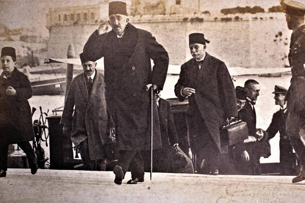 A photo shows Sultan Mehmed VI Vahideddin arriving in Malta on a British warship, Dec. 9, 1922.