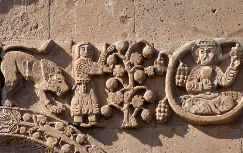 The Armenians engraved the depiction of the Abbasid caliph who helped them on the walls of the Akdamar Church.