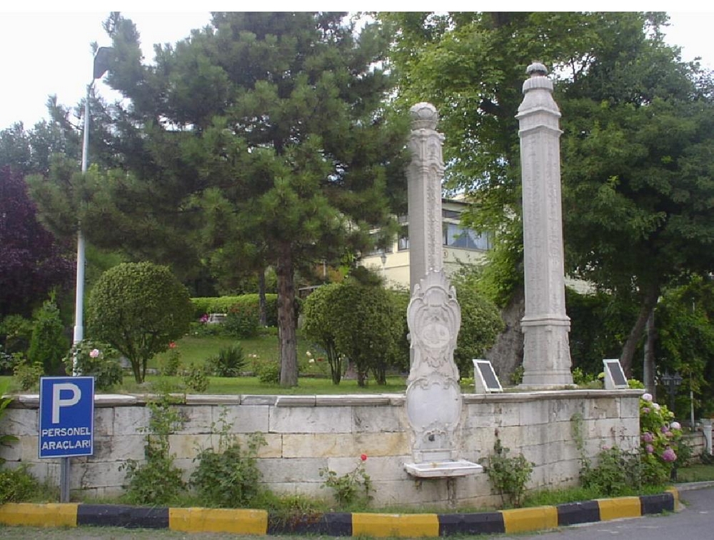 The monument of the &ldquo;Bamya&rdquo; (Okra) and the &ldquo;Lahana&rdquo; (Cabbage) in Topkapı Palace. The cabbage stone was erected by Sultan Selim III, and the okra stone by Sultan Mahmud II.