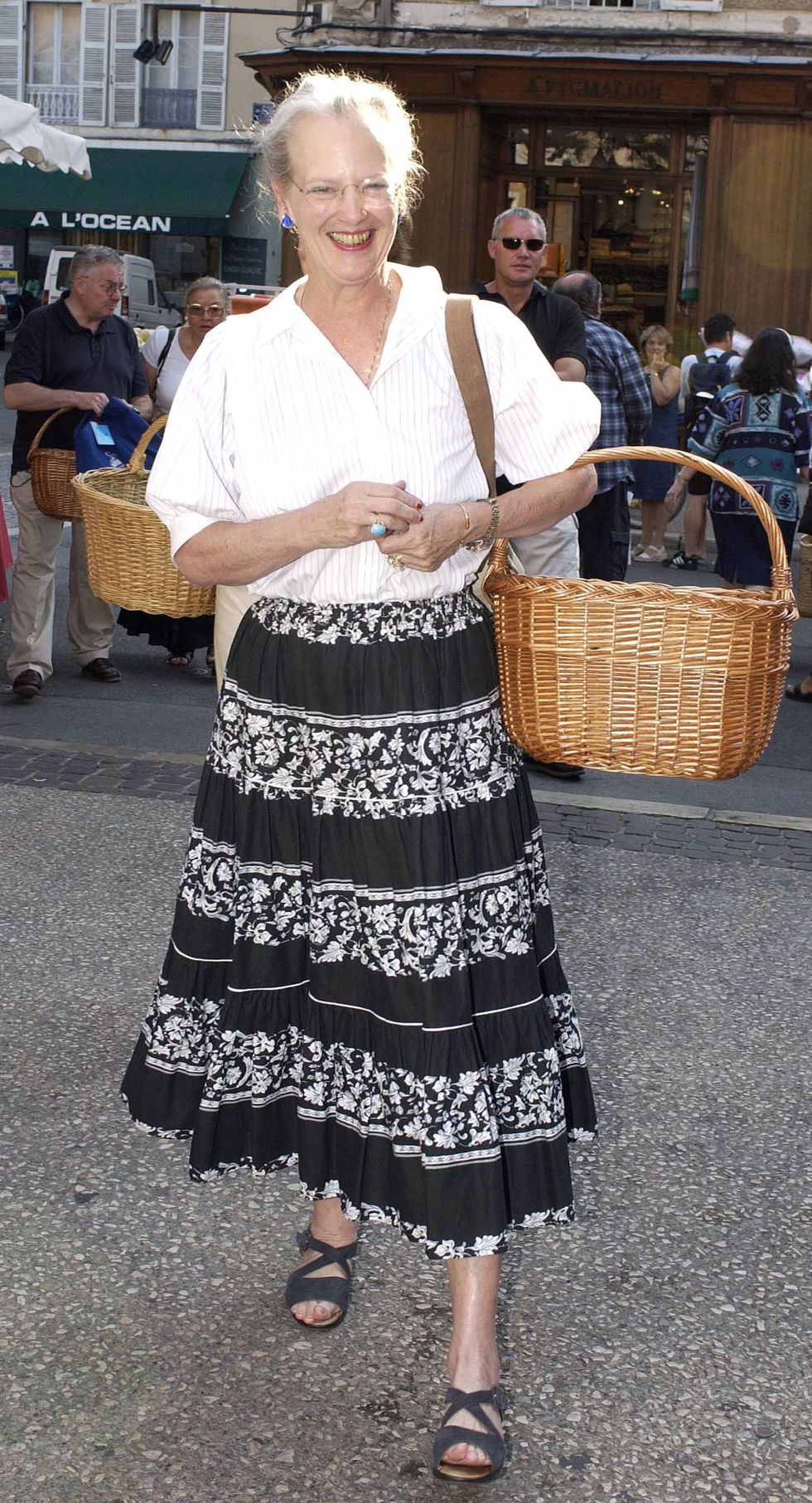 Kraliçe Margrethe pazarda alışveriş yaparken