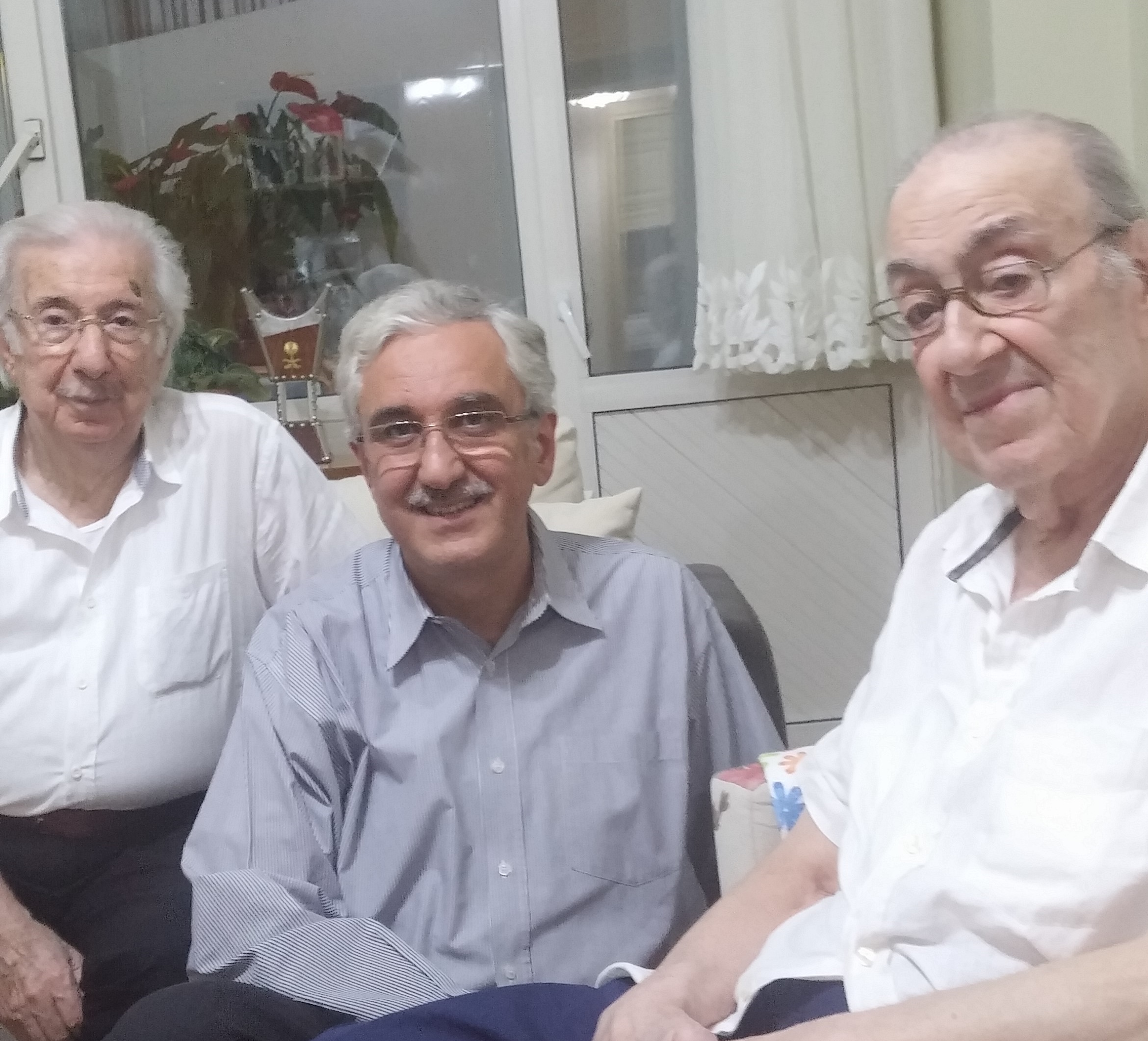 Yazının müellifi, Dündar (sağda) ve Harun Efendiler ile