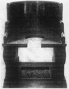 Papanın muayene edilişini gösteren bir gravür; muayene oturağı.