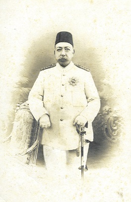 Sultan Reşad tahta çıktığı günlerde bahriye uniforması ile