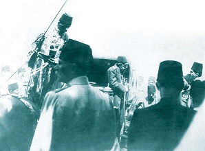 A photo taken while Sultan Abdulhamid II was going to Friday prayer