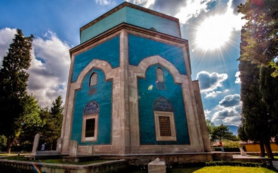 Çelebi Sultan Mehmed'in Bursa'da Orta Asya mimarisi izleri taşıyan ve Emir Timur'un türbesini gölgede bırakan Yeşil Türbesi