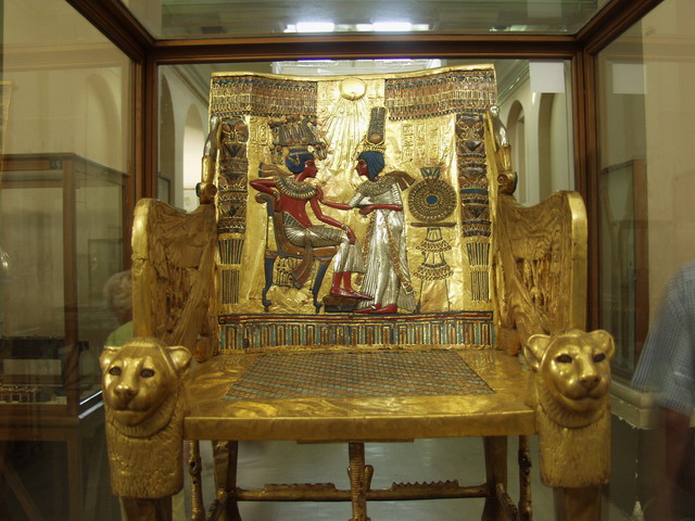Tutmankhamun&rsquo;s gold mask and throne